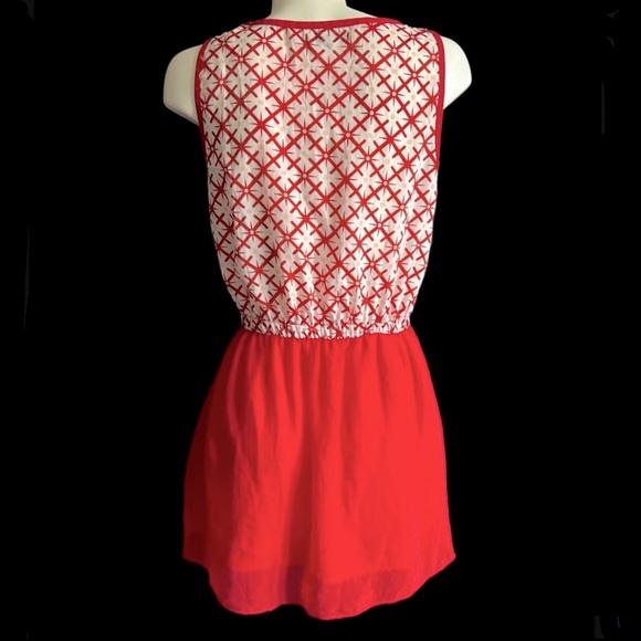 ~Red & White~ Dress. Size Medium. - Picture 2 of 3